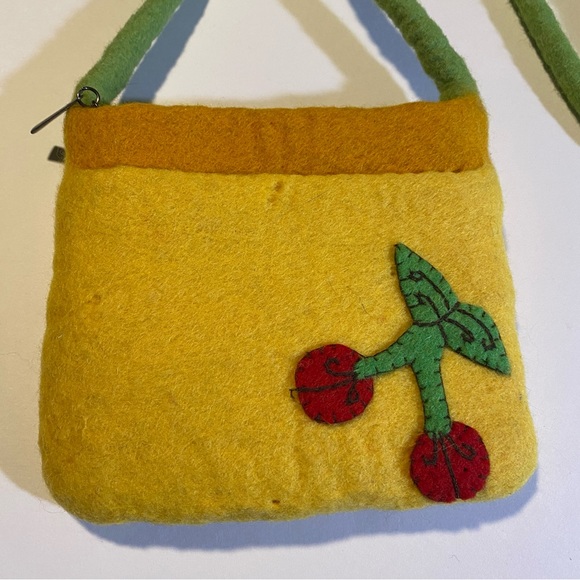Chuckleberries boiled wool cherry crossbody bag from Nepal, condition as shown - Picture 4 of 7